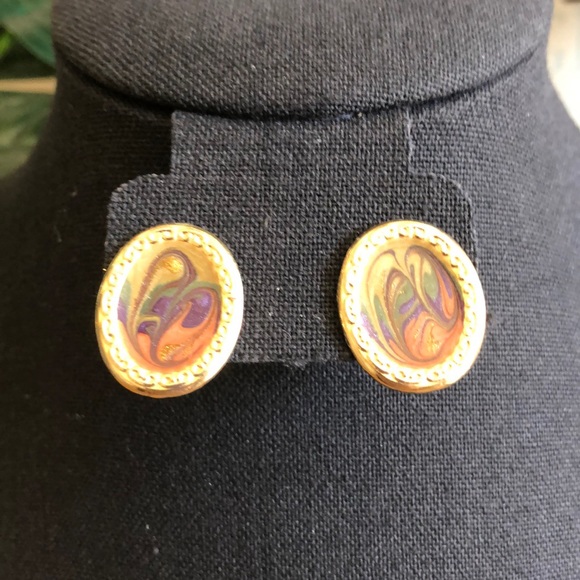 Given as a Gift! Vintage Hand-Crafted Gold Tone Earrings - Picture 4 of 6